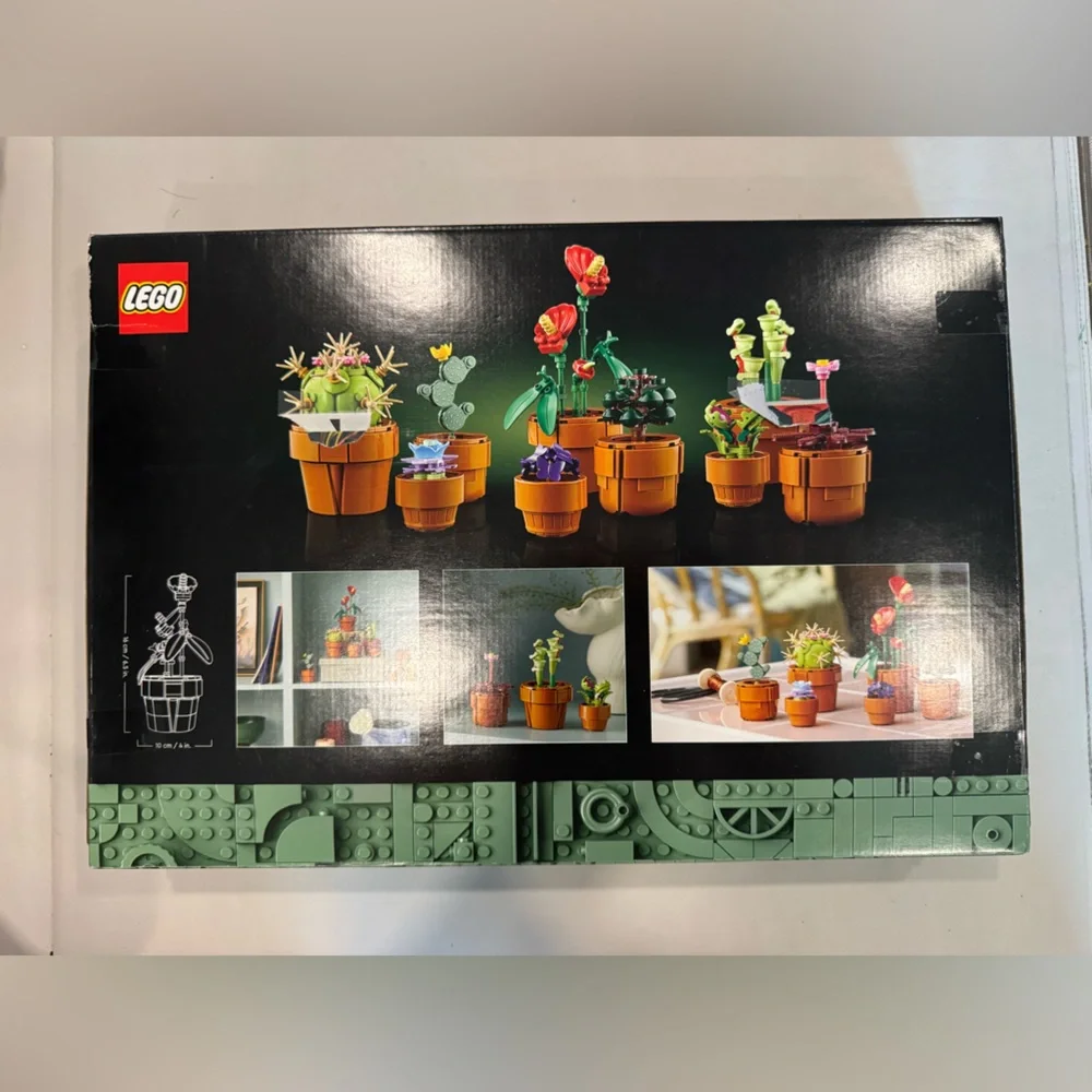 LEGO Botanical Collection Tiny Plants Set - Green and Brown Damaged box but NIB - Picture 2 of 3